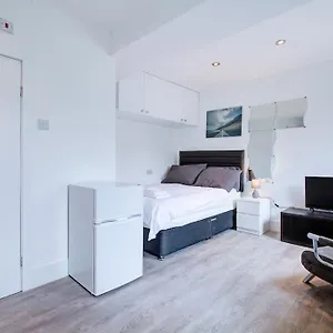 Comfy Lewisham Studio: Access & Free Parking Apartment London